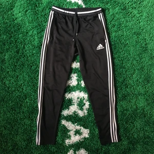 Adidas track pants black - Size Medium. Condition 7/10. 50 sek / 5 €. Buyer pays the shipping cost. For more information please go visit @xhibitshop on instagram.