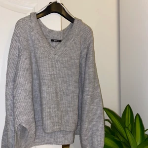 Fina hostiga tröjor - Mysiga tröjor, storlek L . Båda för 100kr