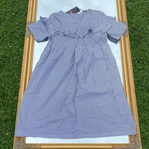 Helt ny klänning - Helt ny randig klänning från Only. Lappen kvar! Storlek 34 men passar även 36. Jättesöt! Köp flera plagg och få paketpris❣️