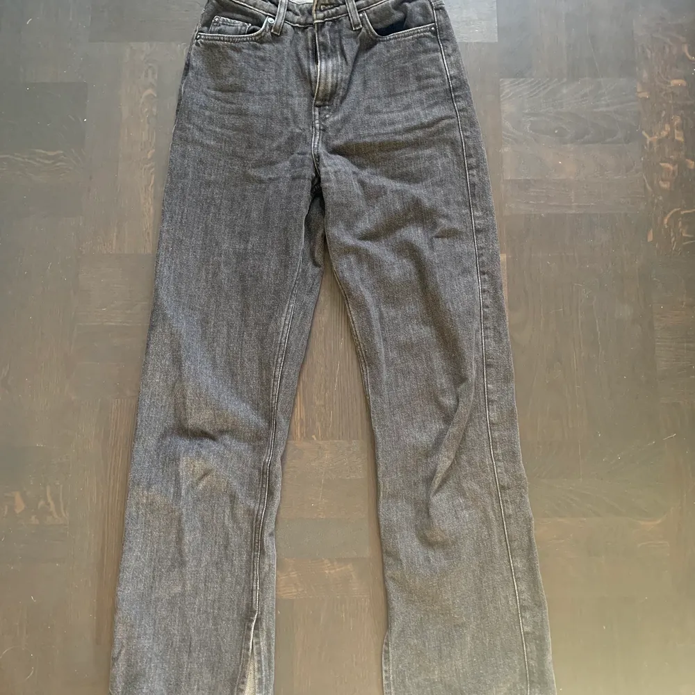 Weekday jeans i storlek 25❤️ 100kr + frakt. Jeans & Byxor.