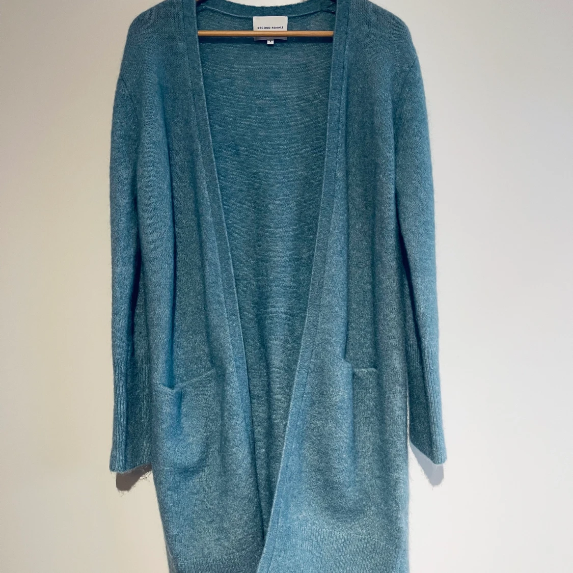 Stickad kofta från Second Female