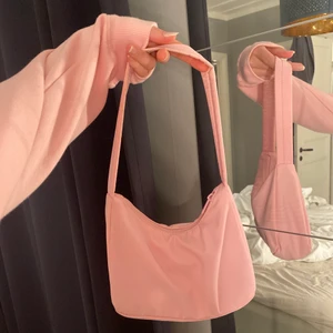 Rosa väska  - Säljer denna så fina rosa väska från Gina som slutat säljas💗