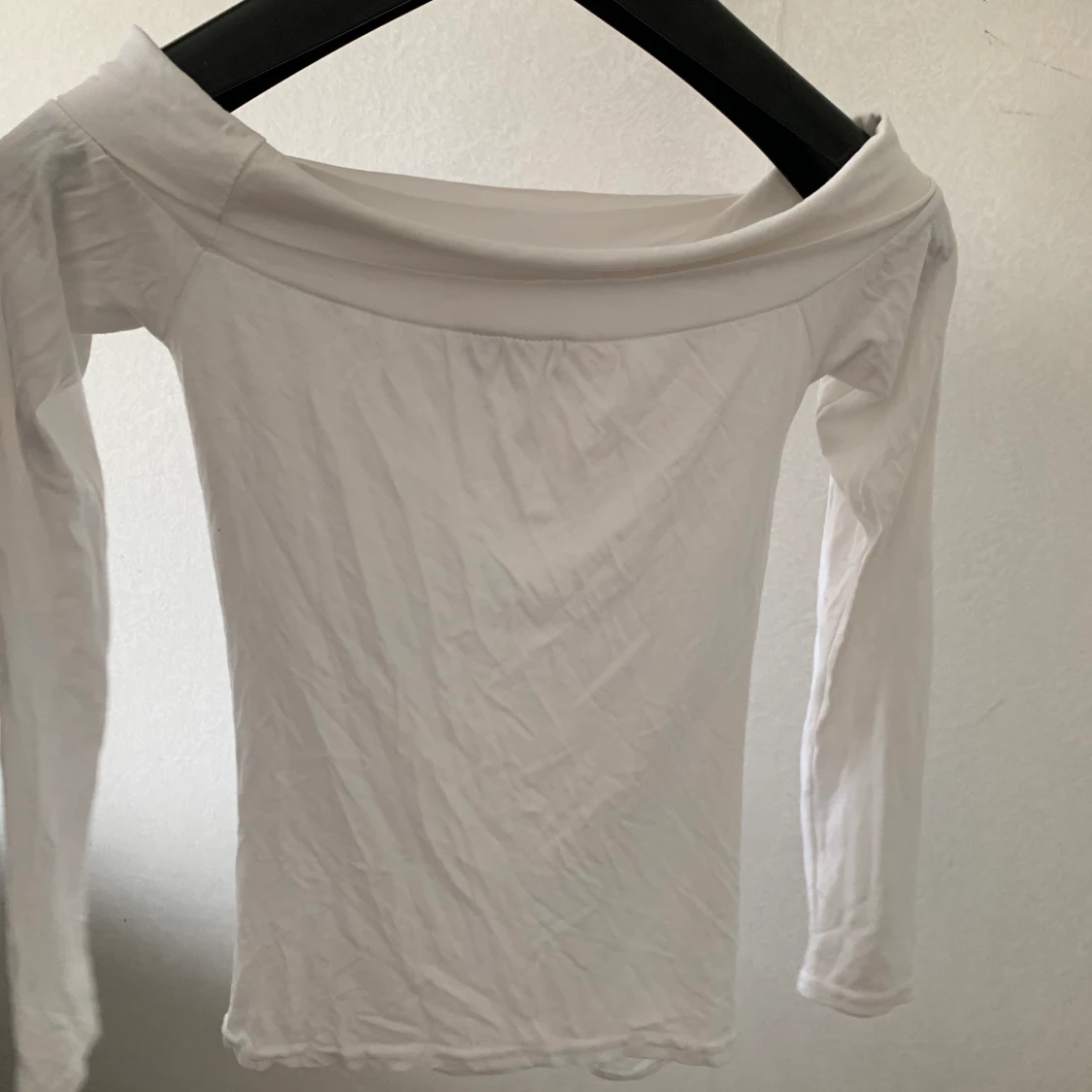 Vit topp med fina detaljer - 91