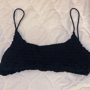 Svart bikiniöverdel - Svart bikiniöverdel från Nelly. Utan vaddering. Aldrig använd.