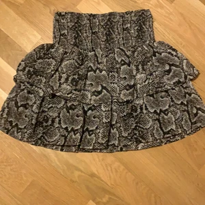 💗💕🎀 - Hej jag säljer denna fina volang kjolen från Kappahl för att den inte kommer till användning om det är flera intresserade så blir det budgivning💕💗