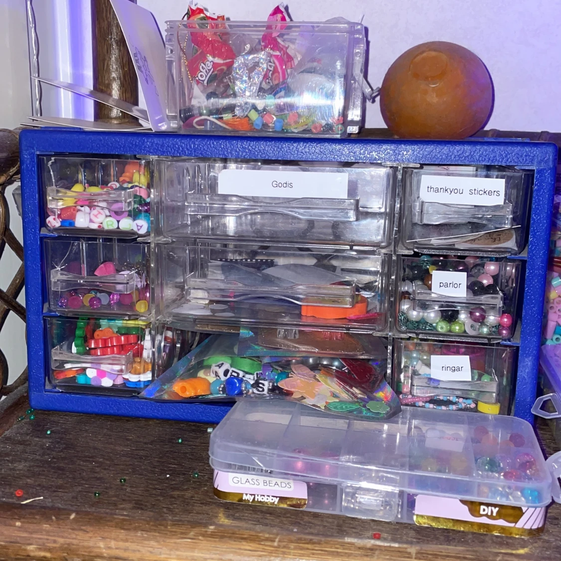 Hej!jag säljer denna låda❤️ja städar ur