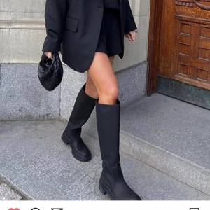 Stövlar från zara - Jättesnygga boots från zara. Endast använda 1 gång💕köparen står för frakten💕lånade bilder