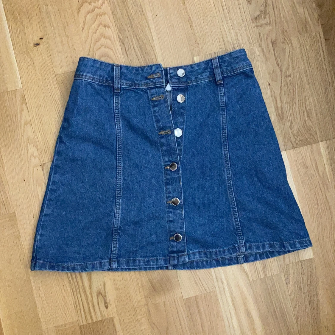 kjol i storlek 34  - 90