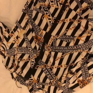 Dress helt ny, prislappar ligger kvar. - Helt ny, oanvänd. 