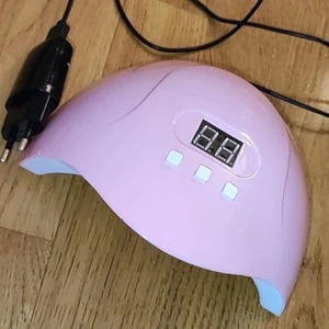 Nagel maskin- UV lampa  - Den här uv lampan har jag knappt använt bara några gånger tänkte börja med att göra naglar men sen ångrade mig men den funkar jätte bra sås som den ska inga fel på den nästan som ny pris kan diskuteras vid snabbaffär