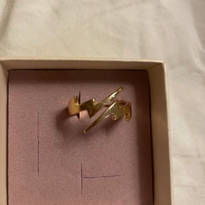 Ring - Säljer denna coola blixt ringen för 25kr❤️  Köparen står för frakten🥰