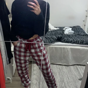Pyjamasbyxor - Pyjamasbyxor ifrån Hunkemöller storlek XS men passar även S då dom är stora i storlek