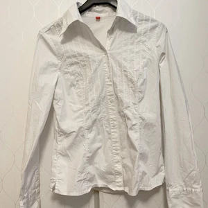 Skjorta från Espirit. - Vit skjorta från espirit. 