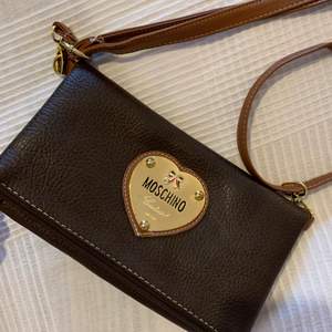 Fin handväska med ett justerbartband🌟 inköpt secondhand💜
