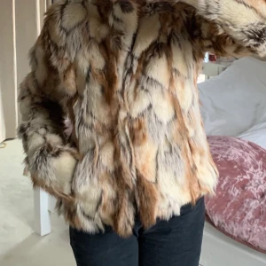 Vila fuskpälsjacka - En skön fuskpälsjacka från Vila i Strl M. Felfri. 