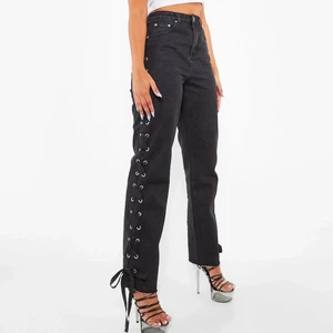 Boohoo jeans storlek 36 - Helt nya Boohoo jeans med rosett i mörk grå färg. 
