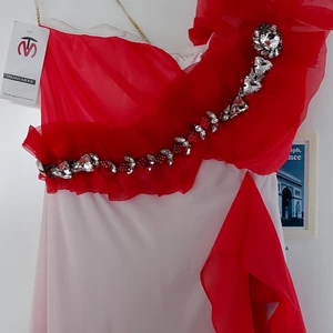 Klänning  - Nya med priser lapp 