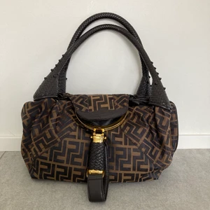 Väska  - 300 Kr och då är frakten inkluderad 