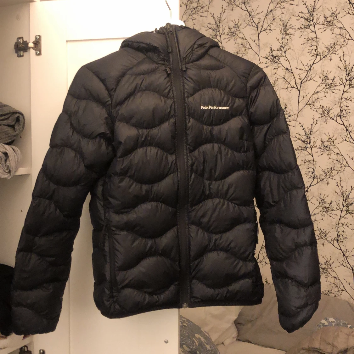Peak performance HeliumHood jacket black