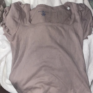 Brandy Melville topp - Som ny! Brandy Melville topp❤️ frakt pris tillkommer❤️