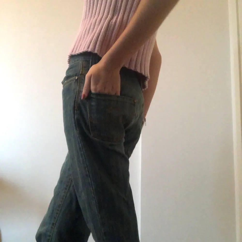 Lågmidjade blåa jeans i storleken W28L32.💗Köpta här på Plick för ett tag sedan.. Jeans & Byxor.