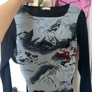 ici & maintenant - en trendig tröja från ici & maintenant. ca storlek xs-s. skriv för fler bilder och information.