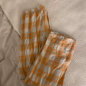 Ett par pyjamas byxor från Shein