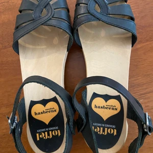 Sandaler Swedish Hasbeens - Swedish haasbeens. Strl 37. Klack: 4,5 cm Platå: 1,5 cm Längd: 24 cm  