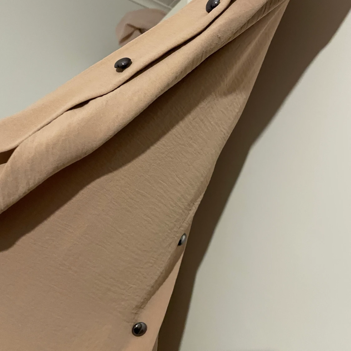 snygg tunn kappa i beige - 90