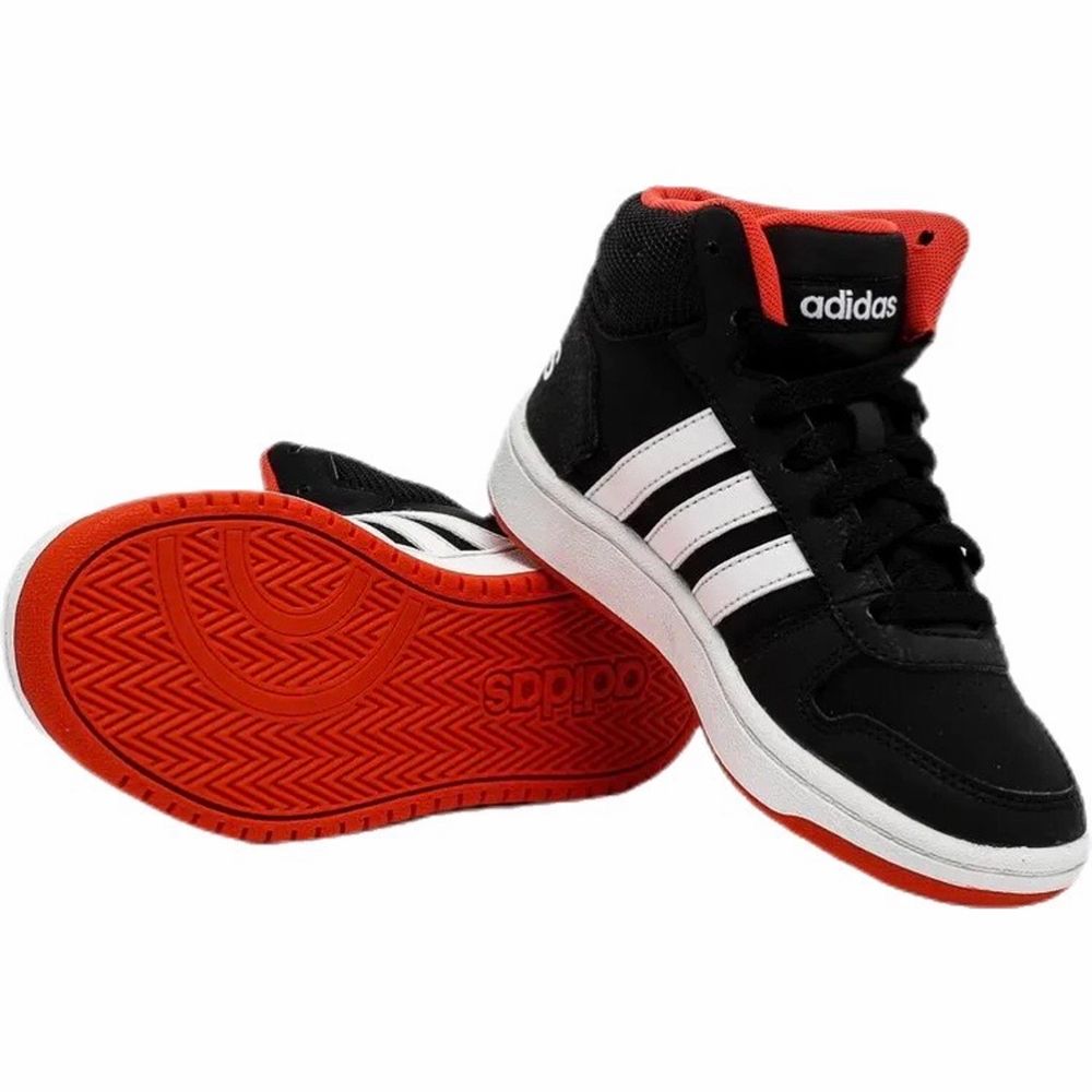 Balla sneakers från Adidas! I modellen Hoops Mid 2.0. I fin kvalité.❤️‍🔥. Skor.