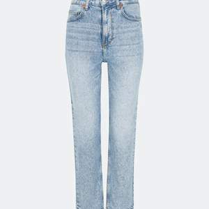 Nyinköpta jeans från bikbok ”Tower jen 520”, nypris 599 kr. Passar mig i längden som är 168 cm 