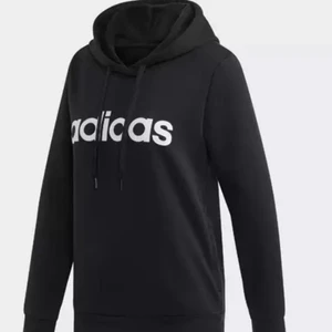 Adidas Hoodie - Storlek XS men skulle säga att den passar S bättre! Nästan Aldrig använd och säljs i väldigt bra skick!                                    Nypris 449 Säljd för 80+ frakt 66