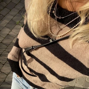 Randig stickad tröja  - ❗️ KAN MÖTAS UPP, ANNARS TILLKOMMER FRAKT TILL PRISET❗️ Jätte snygg randig tröja från Part Two. Så fin och trendig. Normal i storlek. skriv privat för frågar o fler bilder