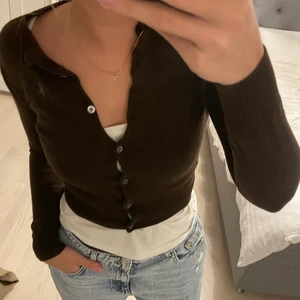 Stickad kofta - stickad kofta från Ralph Lauren i storlek L men som tyvärr har krympt jättemycket i torktumlaren hahah! Så nu är den typ XXS skulle jag säga! Men den är supersöt ändå! Undvik bara torktumlaren…