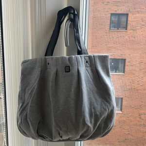 Soft väska grå - Ordning&reda grå väska , soft 