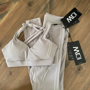 Oanvänt träningsset från icaniwill  - Helt oanvänt från icaniwill, båda delarna i XS. Pris kan diskuteras. Köparen står för frakt. 