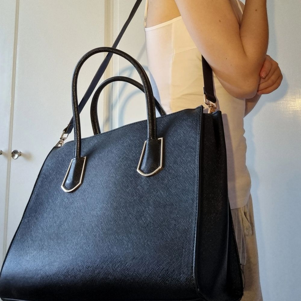 Svart handväska - H&M | Plick Second Hand