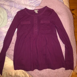 Lila tröja - Söt tröja. Twilight vibes