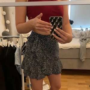 Kjol - Kjol i strl s, använd fåtal gånger. Kostar 80 kr❤️