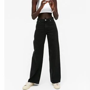 Jeans Monki - Jeans från Monki, modell Yoko. Säljer pga för stora för mig. Passar en 36a