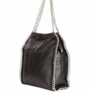 Väska  - Jättefin populär väska, lägger ut igen då köparen inte svarat. Väskan finns inte längre att få tag i butik vad jag såg💓 BUDA!