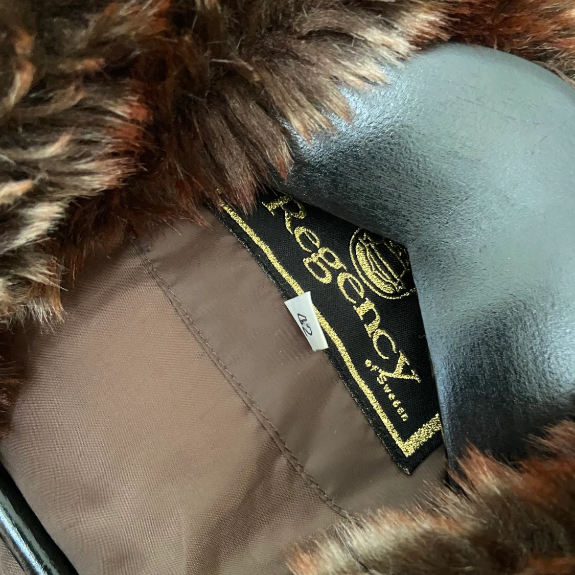 Jätte snygg jacka med pälskrage  - 91