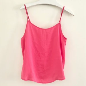 Rosa linne topp  - Härlig ceris rosa linne i XS.  3 för 100kr på min profil, köparen står för frakt 📩