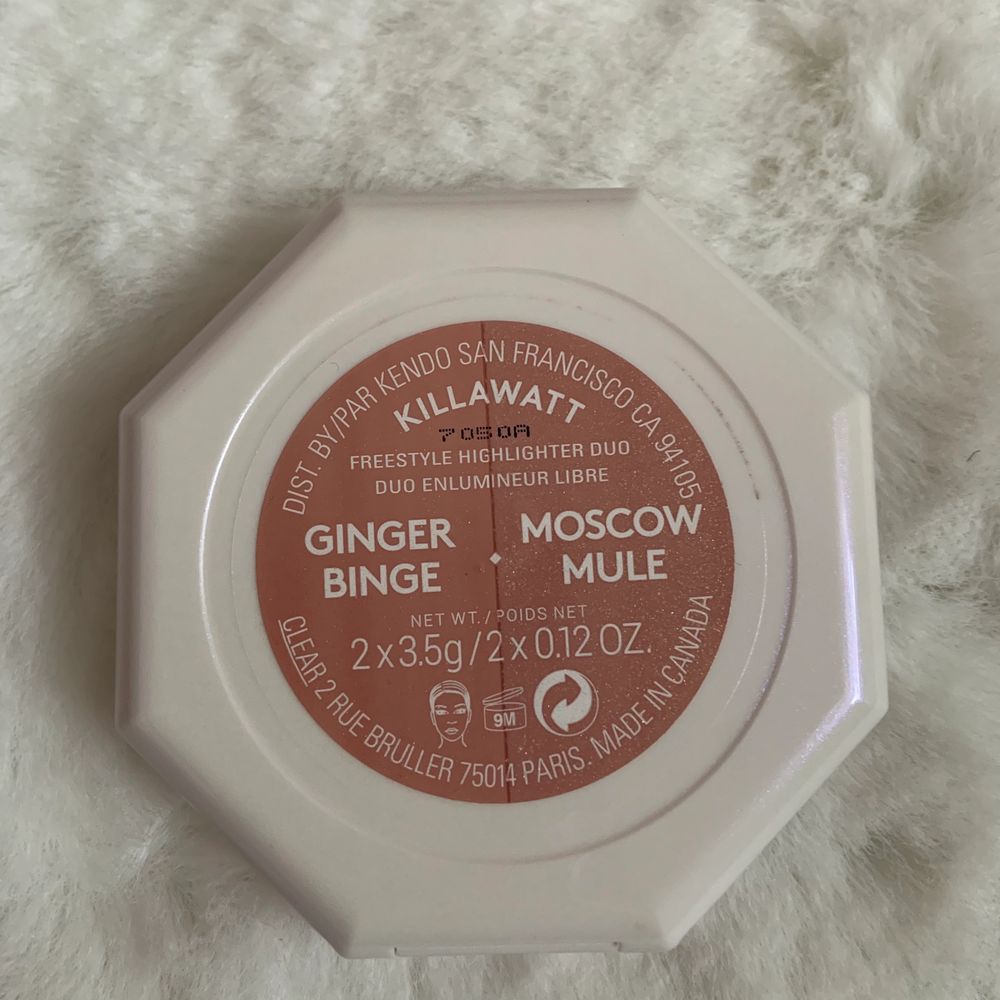 Säljer nu min killawatt highlighter duo från fenty med färgerna ginger binge och moscow mule. Använts några få gånger men säljer då jag känner att jag verkligen inte fått tillräckligt bra användning av den alls o den kan bli mycket mer älskad hos någon annan! Skulle själv säga att den funkar bättre som rough istället för highlighter, men kan självklart bero på ens hudfärg Skriv ifall det intresserar er💕. Övrigt.
