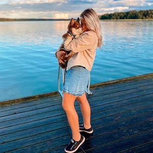 Cropped jeans jacka i beige  - Säljer min fina jacka från Gina stl: L min vanliga stl: är S men jag tycker om att den är oversize 🌸 hör av er vid frågor 