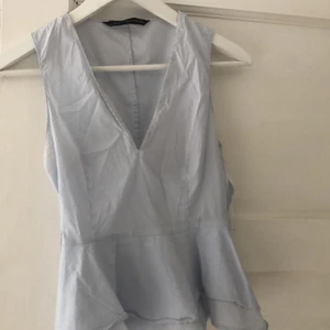 Linne - Blått linne med vita ränder. Använd två gånger. Köparen betalar frakt 