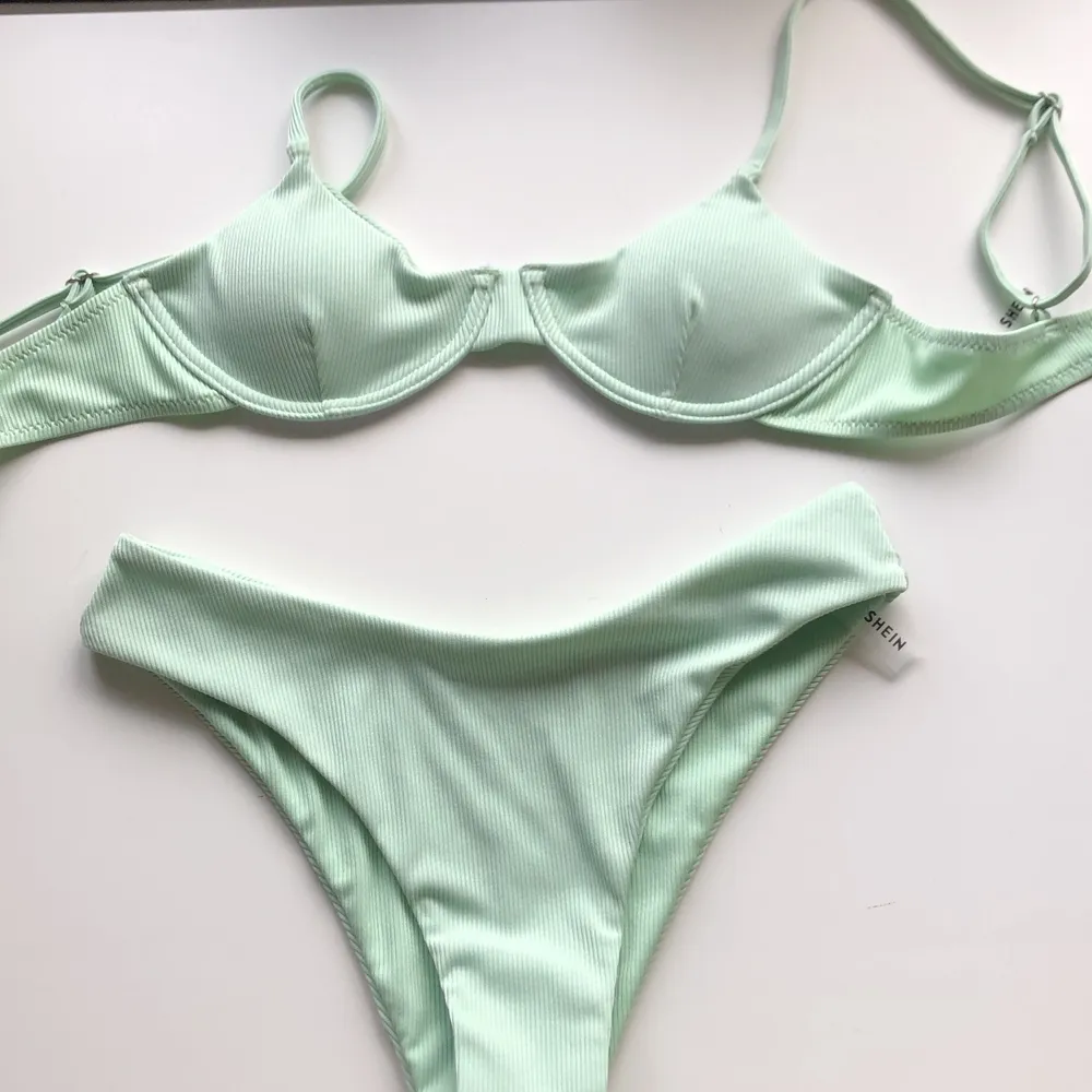 Superfin ljusgrön bikini som aldrig är använd då den tyvärr var för liten!. Övrigt.