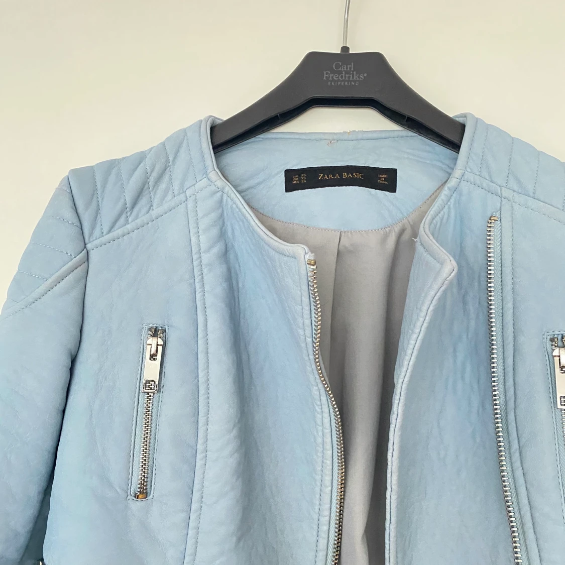 Ljusblå skinnjacka  - 90