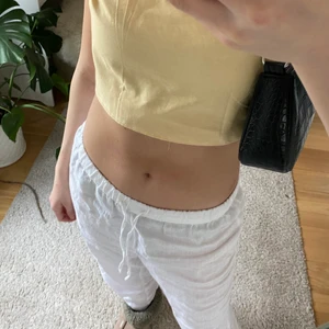 Vita linnebyxor - Snygga linnebyxor från H&M, om fler är intresserade blir det budgivning! !!LEDANDE BUD 290kr!!