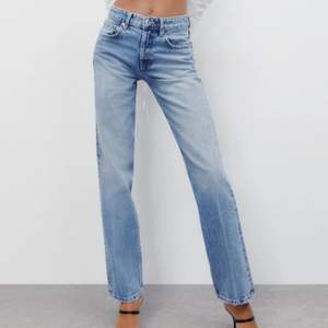 Säljer dess jeans från zara (straight, full length och mid rise). Används fåtal gånger och skicket är som nytt! Kan mötas upp eller frakta men köparen står för frakten🥰 (jag på sista bilden, är 177 cm lång och har vanligtvis 38 i jeans)